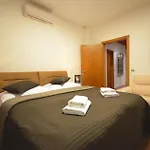 Gemuetliches Appartement Fuer 8 Personen In Prag